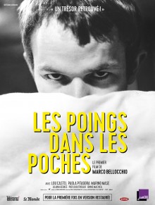 Les poings dans les poches