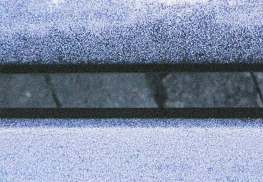 un peu de neige salie