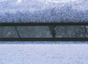 un peu de neige salie